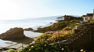 Moving to a Beach Town: Checklist, Pros & Cons